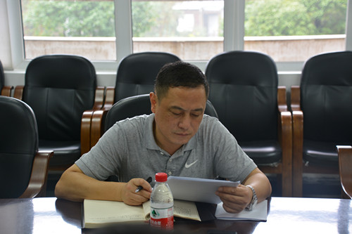 副厅级调研员张劲松听取学院汇报