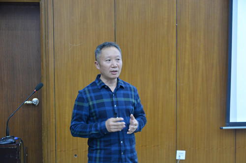 冯立波先生作报告