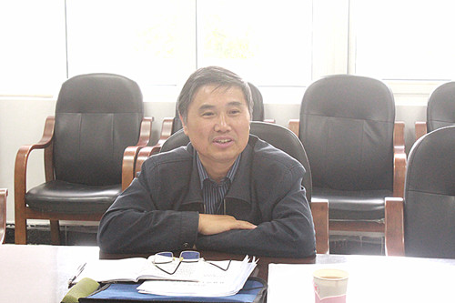 张鹏调研员听取学院汇报并给予指导
