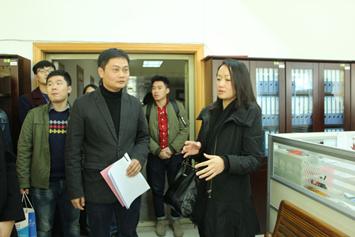 公司副书记张瑞陪同参观